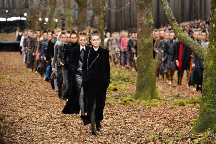 Chanel και το παραμυθένιο show μέσα στο δάσος Chanel και το παραμυθένιο show μέσα στο δάσος