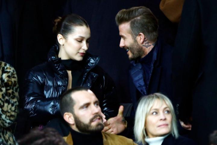 Ο φακός συνέλαβε τον David Beckham να φλερτάρει την Bella Hadid