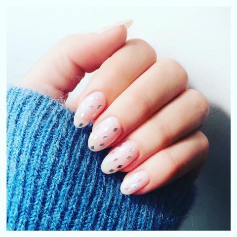 Nail inspo: 6 nail arts που ξεχωρίσαμε και θα σου φτιάξουν τη διάθεση