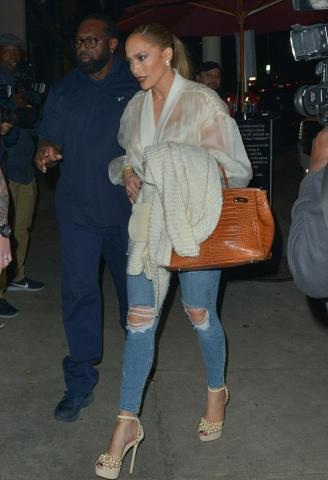 Jennifer Lopez: Σαν κάτι να πείραξε στο πρόσωπό της...