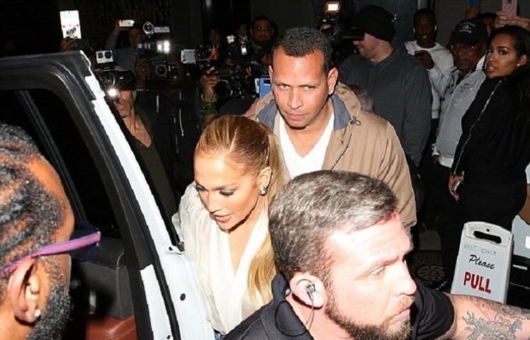 Jennifer Lopez: Σαν κάτι να πείραξε στο πρόσωπό της...