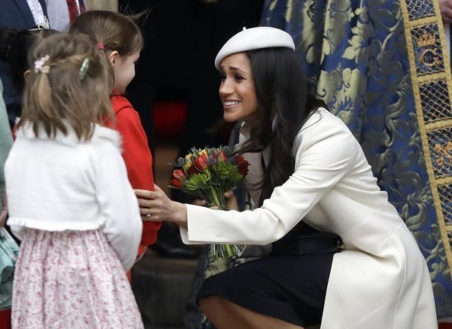 Η πρώτη κοινή εμφάνιση της βασίλισσας με την Meghan Markle
