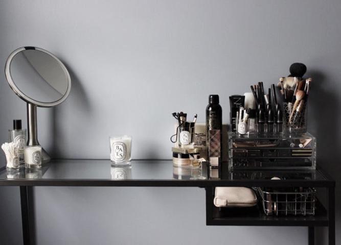 Vanity décor: 10 stylish τρόποι για να βάλεις σε τάξη τα καλλυντικά σου