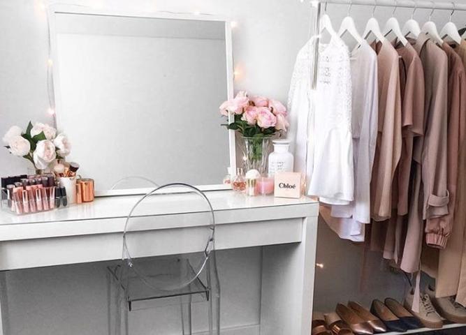 Vanity décor: 10 stylish τρόποι για να βάλεις σε τάξη τα καλλυντικά σου