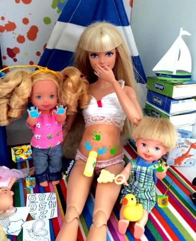 H Barbie έμεινε έγκυος και η κοιλιά της πρωταγωνιστεί στο Instagram