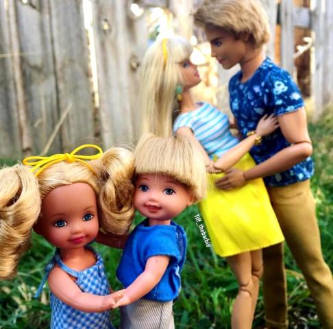 H Barbie έμεινε έγκυος και η κοιλιά της πρωταγωνιστεί στο Instagram