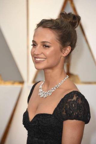 7 φορές που ζηλέψαμε τα μαλλιά της Alicia Vikander 7 φορές που ζηλέψαμε τα μαλλιά της Alicia Vikander