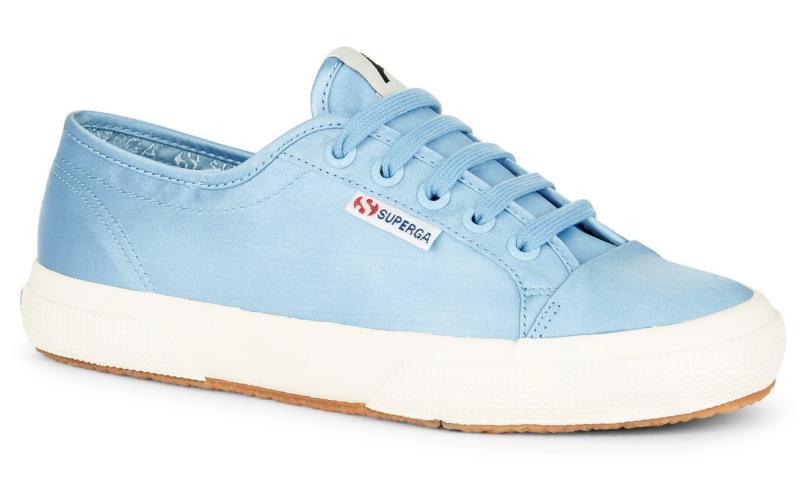 Η Alexa Chung σχεδίασε τα πιο ωραία παλομοδίτικα sneakers που έχεις δει Η Alexa Chung σχεδίασε τα πιο ωραία παλομοδίτικα sneakers που έχεις δει