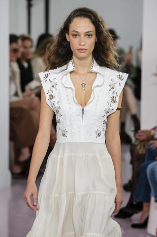 Gold Mania: To χρώμα που θα σε κάνει να λάμψεις Gold Mania: To χρώμα που θα σε κάνει να λάμψεις