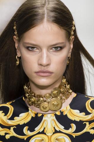 Gold Mania: To χρώμα που θα σε κάνει να λάμψεις Gold Mania: To χρώμα που θα σε κάνει να λάμψεις