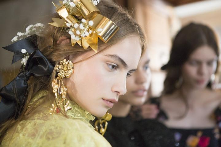 Gold Mania: To χρώμα που θα σε κάνει να λάμψεις Gold Mania: To χρώμα που θα σε κάνει να λάμψεις