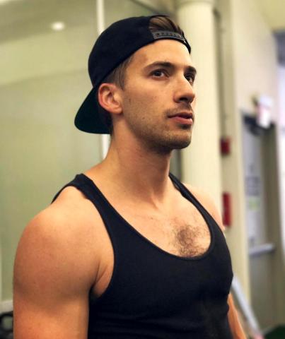 Ο δίδυμος αδερφός της Scarlett Johansson παραείναι γοητευτικός, δε νομίζεις;