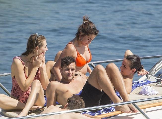 Go Selena Go! Η αποστομωτική δήλωση για την ουλή της από την μεταμόσχευση νεφρού