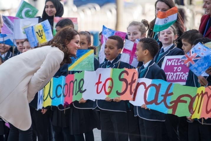 Η Kate Middleton με skinny jeans λίγο πριν γεννήσει... γιατί μπορεί! 