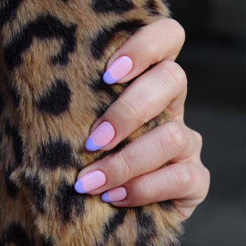 Two-toned mani: 7 ιδέες για χρωματικούς συνδυασμούς στο μανικιούρ