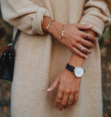 Τα 2 χρώματα στο μανικιούρ, ιδανικά για σένα που σ’ αρέσει να φοράς πολλά δαχτυλίδια