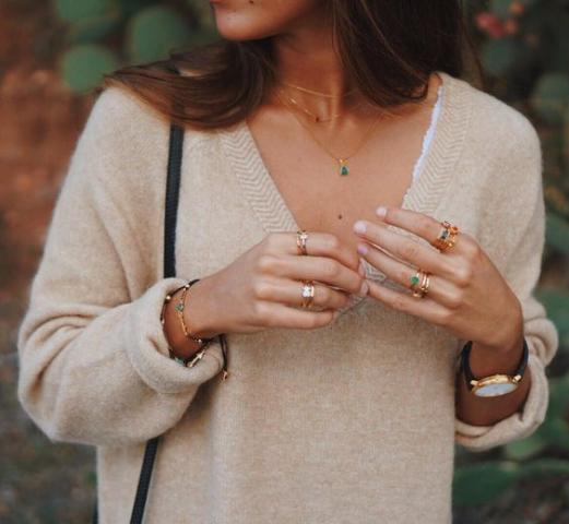 Τα 2 χρώματα στο μανικιούρ, ιδανικά για σένα που σ’ αρέσει να φοράς πολλά δαχτυλίδια