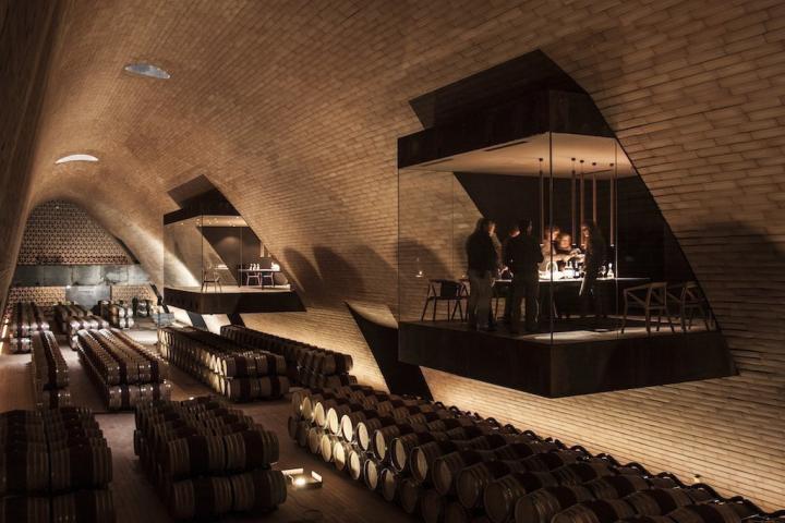 Wine Tourism... Η νέα τάση που κερδίζει συνεχώς έδαφος Wine Tourism... Η νέα τάση που κερδίζει συνεχώς έδαφος