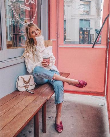 Η Emma Roberts μας δείχνει το shoe trend που πρέπει να επενδύσουμε αυτό το καλοκαίρι Η Emma Roberts μας δείχνει το shoe trend που πρέπει να επενδύσουμε αυτό το καλοκαίρι