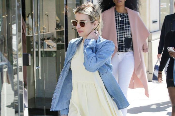 Η Emma Roberts μας δείχνει το shoe trend που πρέπει να επενδύσουμε αυτό το καλοκαίρι Η Emma Roberts μας δείχνει το shoe trend που πρέπει να επενδύσουμε αυτό το καλοκαίρι
