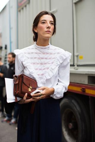 Το απόλυτο top της Άνοιξης είναι αυτό και είναι λευκό Το απόλυτο top της Άνοιξης είναι αυτό και είναι λευκό