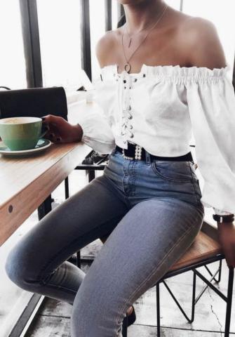 Το απόλυτο top της Άνοιξης είναι αυτό και είναι λευκό Το απόλυτο top της Άνοιξης είναι αυτό και είναι λευκό