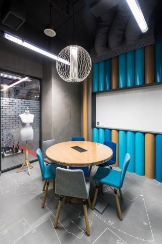 "The Brain Embassy": Ένας χώρος εργασίας που θα ζήλευε ο καθένας "The Brain Embassy": Ένας χώρος εργασίας που θα ζήλευε ο καθένας