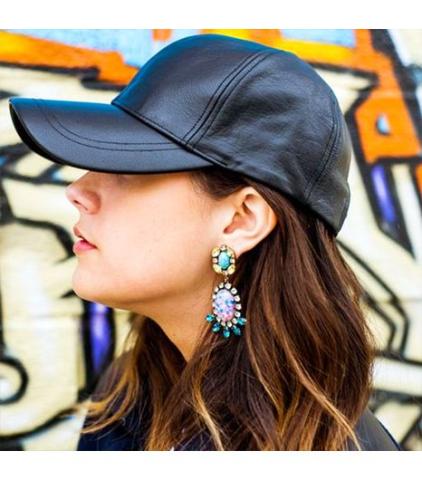 Τα νέα σκουλαρίκια είναι glamorous και πιο εντυπωσιακά από ποτέ