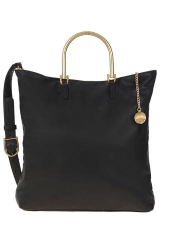 Η Sarah Jessica Parker σχεδίασε την πρώτη της συλλογή από τσάντες 