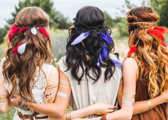 Coachella inspo: Τα πιο bohemian χτενίσματα που μπορείς να δοκιμάσεις