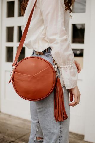 Αυτή είναι η νέα τσάντα εμμονή που θα κρατήσεις το 2018