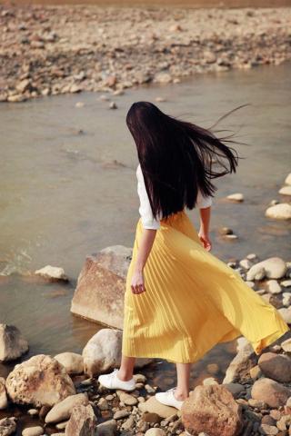 Άνοιξη με στιλ! Φόρεσε την πλισέ φούστα από το πρωί μέχρι το βράδυ