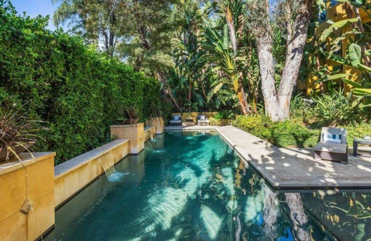 Η εξωτική βίλα της Emma Roberts είναι αλλιώτικη απ’ τις άλλες