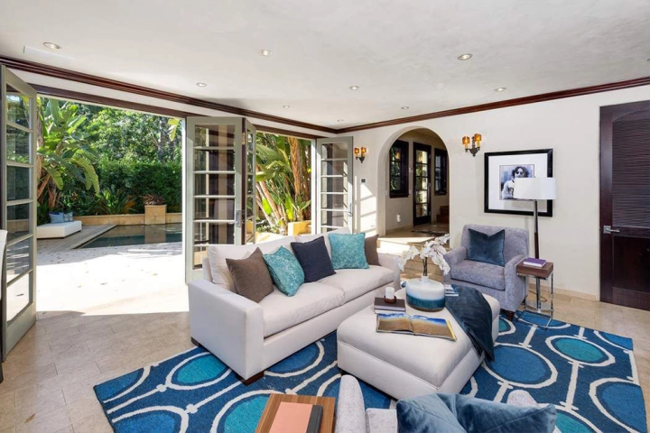 Η εξωτική βίλα της Emma Roberts είναι αλλιώτικη απ’ τις άλλες