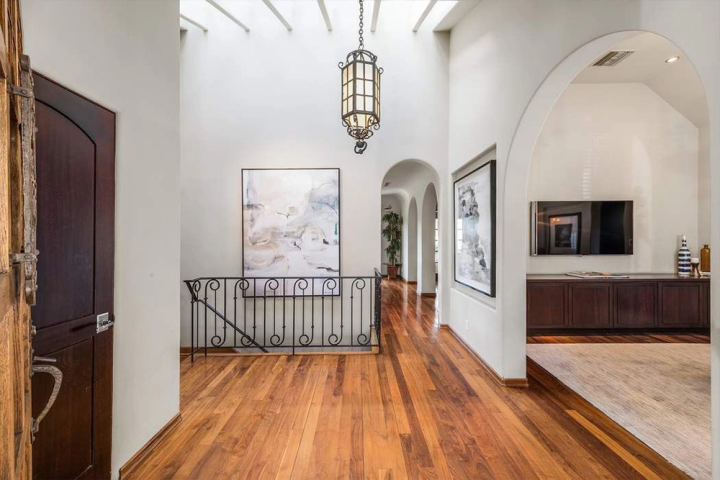 Η εξωτική βίλα της Emma Roberts είναι αλλιώτικη απ’ τις άλλες