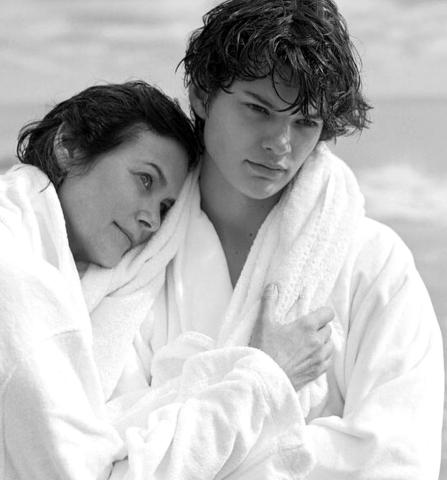 O 18χρονος γιος του Richard Gere μοιάζει με μοντέλο αλλά… μισεί τις κάμερες O 18χρονος γιος του Richard Gere μοιάζει με μοντέλο αλλά… μισεί τις κάμερες