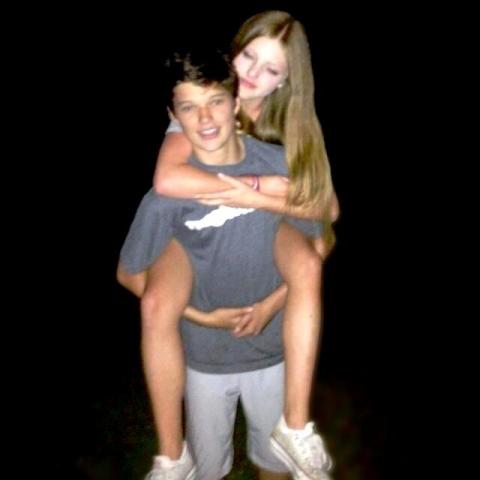 O 18χρονος γιος του Richard Gere μοιάζει με μοντέλο αλλά… μισεί τις κάμερες O 18χρονος γιος του Richard Gere μοιάζει με μοντέλο αλλά… μισεί τις κάμερες