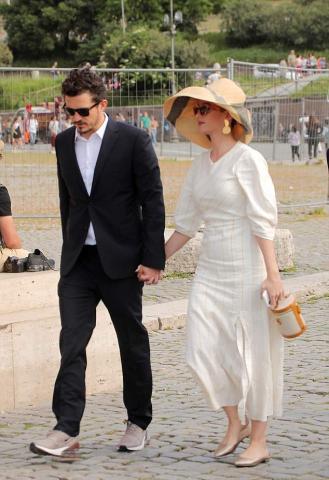 Η Katy Perry στο Κολοσσαίο με outfit αλά Audrey