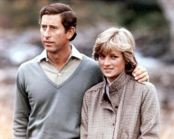 Το μεγάλο «μυστικό» του παλατιού: Η λεπτομέρεια που κανείς μέχρι σήμερα δεν είχε προσέξει στις φωτογραφίες Charles - Diana