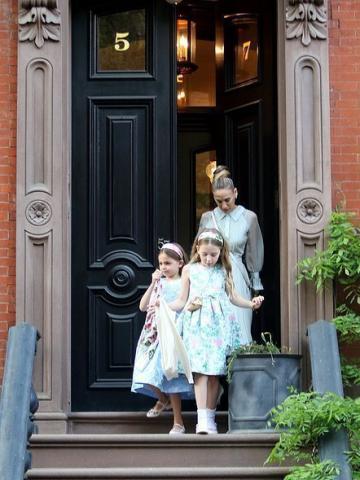 Sarah Jessica Parker: Η σπάνια δημόσια εμφάνιση με τις δίδυμες κόρες της