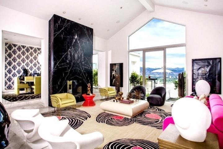 Η εκκεντρική βίλα που πουλά η Gwen Stefani στο Beverly Hills έχει μέχρι και… κοτέτσι!