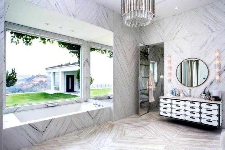 Η εκκεντρική βίλα που πουλά η Gwen Stefani στο Beverly Hills έχει μέχρι και… κοτέτσι!