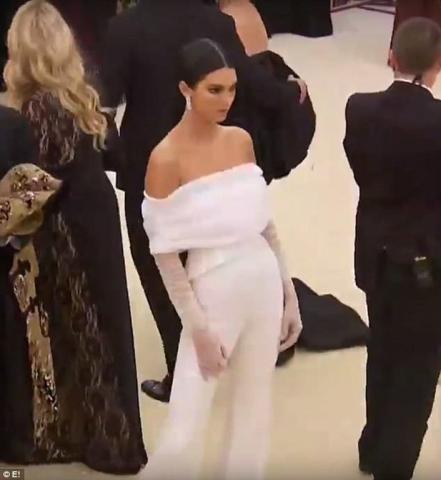 Λίγο αγενής μας βγήκε η Kendall Jenner στο MET Gala