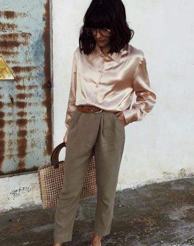 Satin shirts: Πώς να φορέσεις το πολυτελές πουκάμισο στην καθημερινότητα