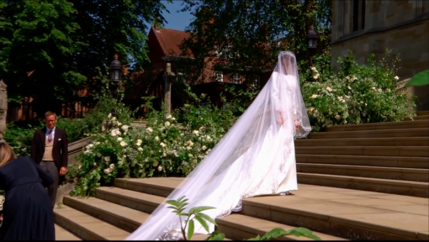 Η Meghan Markle με νυφικό Givenchy στον βασιλικό γάμο με τον πρίγκιπα Harry Η Meghan Markle με νυφικό Givenchy στον βασιλικό γάμο με τον πρίγκιπα Harry