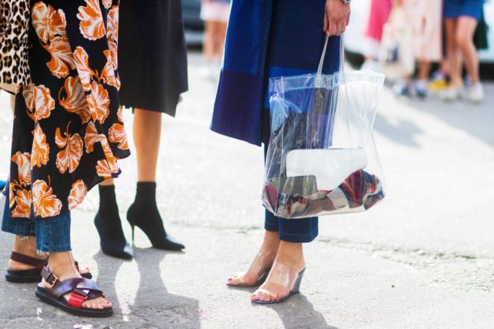 Διάφανη τσάντα: Η νέα εμμονή των IT grils και πώς να την υιοθετήσεις