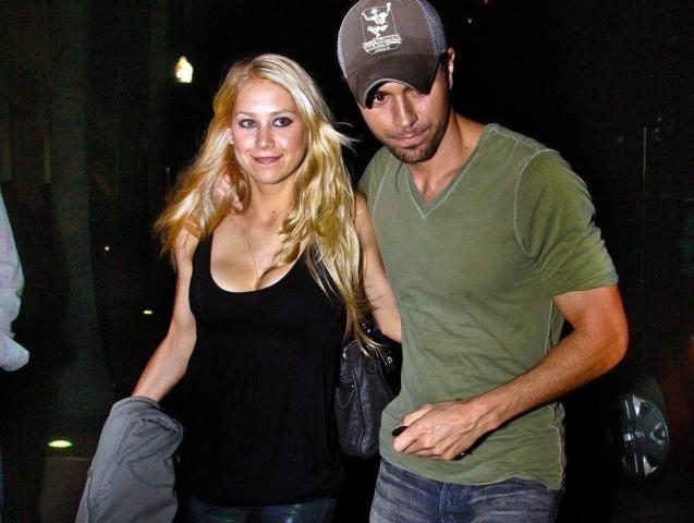 Η σέξι star μας δείχνει για πρώτη φορά την κορούλα της και είναι μια κούκλα