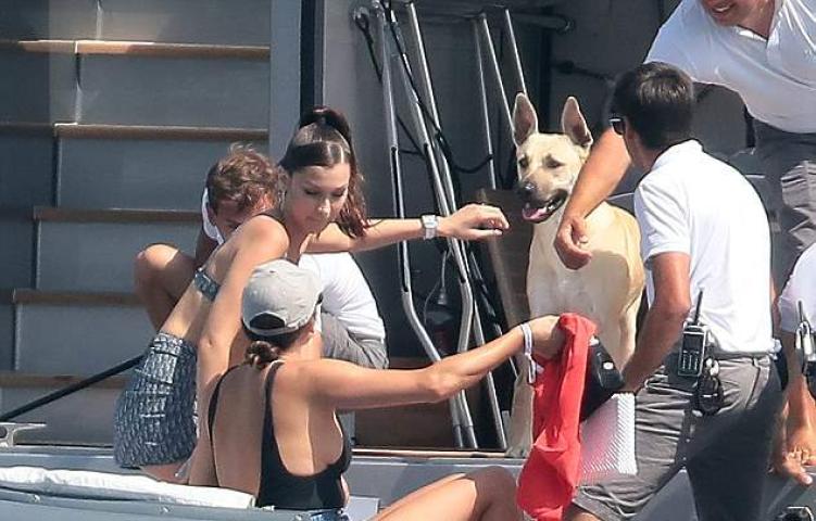 Η Bella Hadid με μπικίνι στο Μονακό για το Grand Prix Η Bella Hadid με μπικίνι στο Μονακό για το Grand Prix