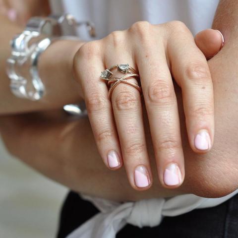 Πώς θα δώσεις ένα twist στο nude μανικιούρ σου