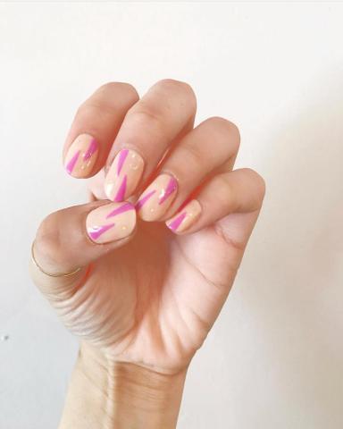 Πώς θα δώσεις ένα twist στο nude μανικιούρ σου